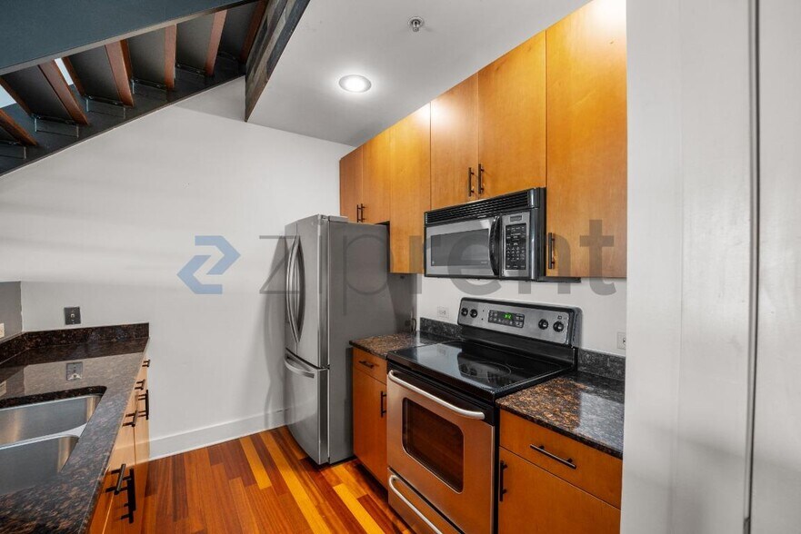 Building Photo - 1501 Doyle Carlton Dr