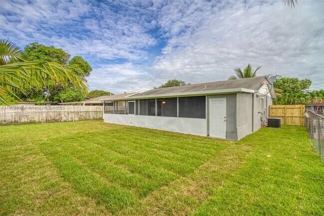 Building Photo - 8130 SW 7th Ct