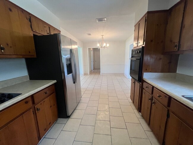 Building Photo - Charming 5-Bedroom Brick Home on Spacious ...
