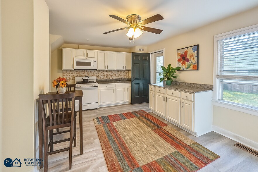 Kitchen (Staged) - 1106 S Lombardy St