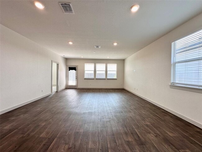 Building Photo - 402 Barton Creek Ln