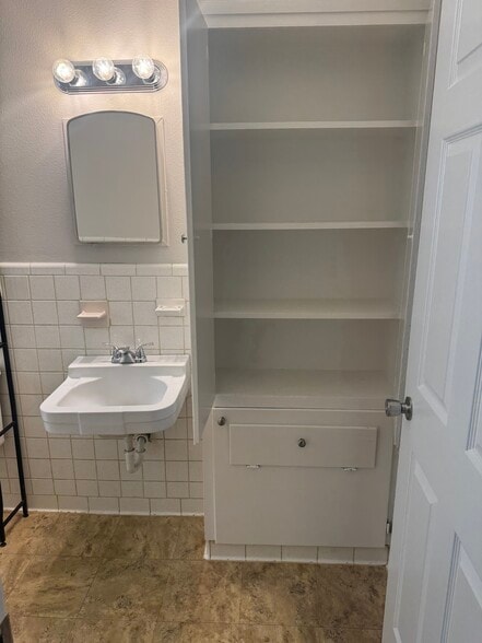 Building Photo - 219 Mitchell St