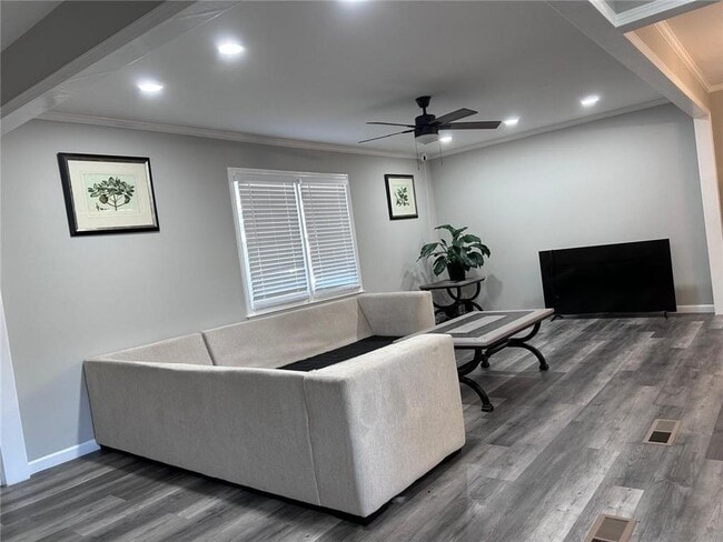 Building Photo - 356 Norhill Ct