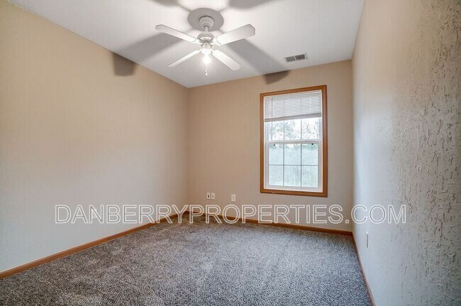 Building Photo - 1127 N Byrne Rd