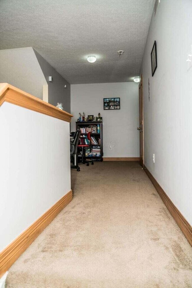 Building Photo - 1664 Boxwood Dr