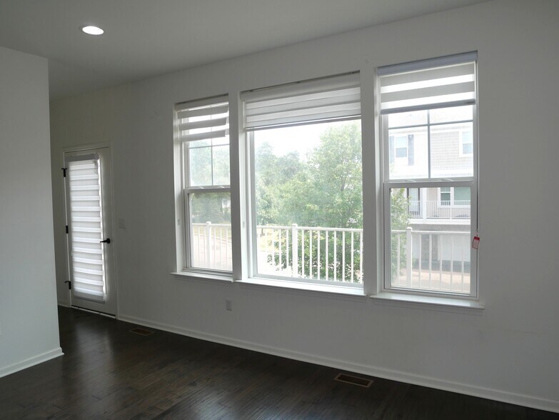 Building Photo - 4637 Bradley Cir