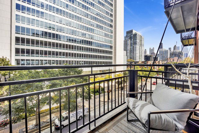 Building Photo - 525 W Superior St