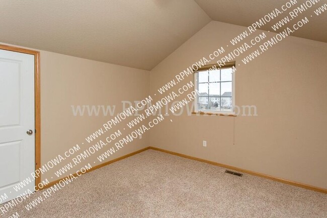 Building Photo - WAUKEE SCHOOLS!! 3 Bedroom, 2.5 Bath Townh...