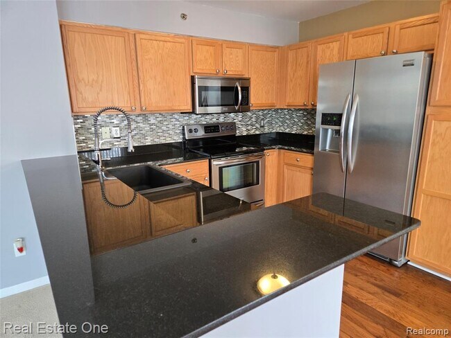 Building Photo - 1716 Deepwood Cir