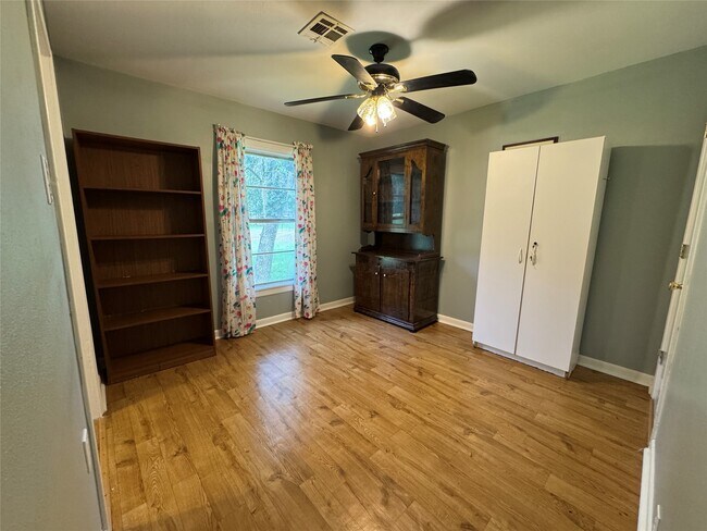 Building Photo - 2300 Bowler Rd