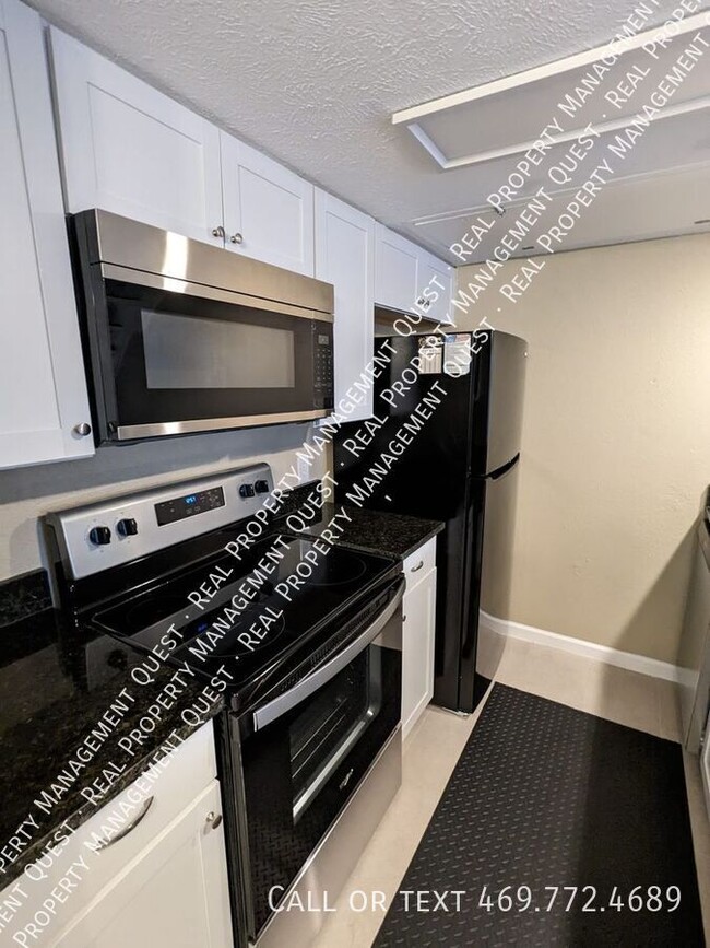 Building Photo - 4632 Country Creek Dr