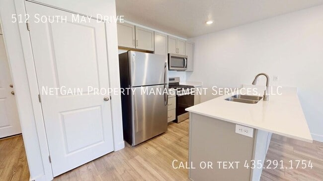 Building Photo - 512 May Dr