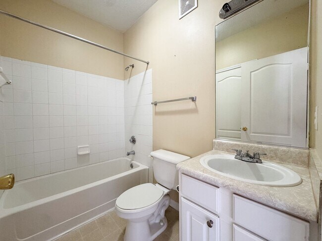 Building Photo - 10561 Villa View Cir