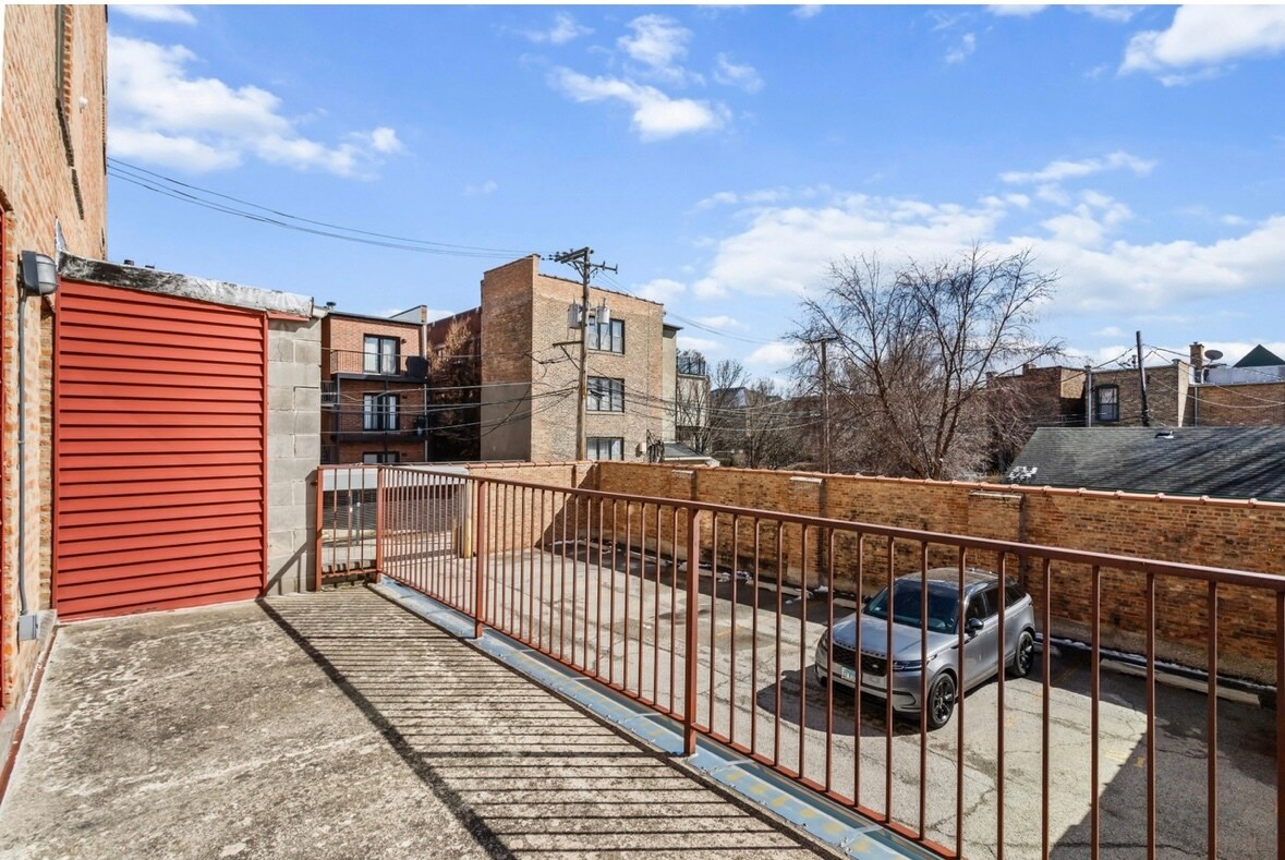 Building Photo - 809 E 40th St