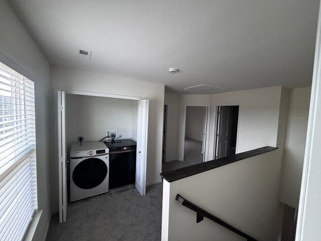 Building Photo - 112 Day Lily Ln