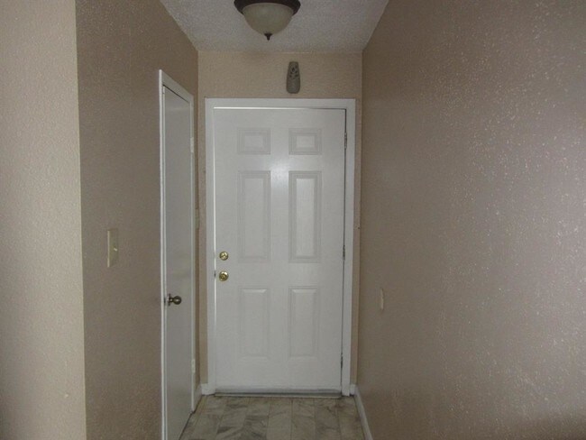 Building Photo - 8405 Wilcrest Dr