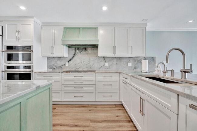 Building Photo - 911 Ocean Dr