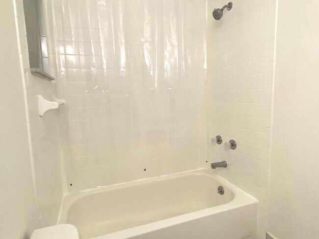 Building Photo - 1/1 Updated Condo In Heart Of Ocala