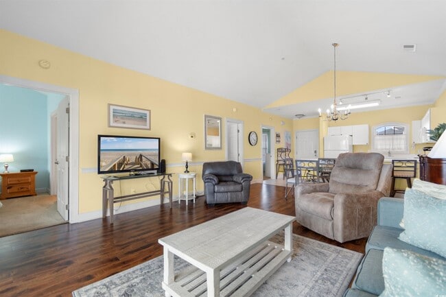 Building Photo - 4856 Carnation Cir