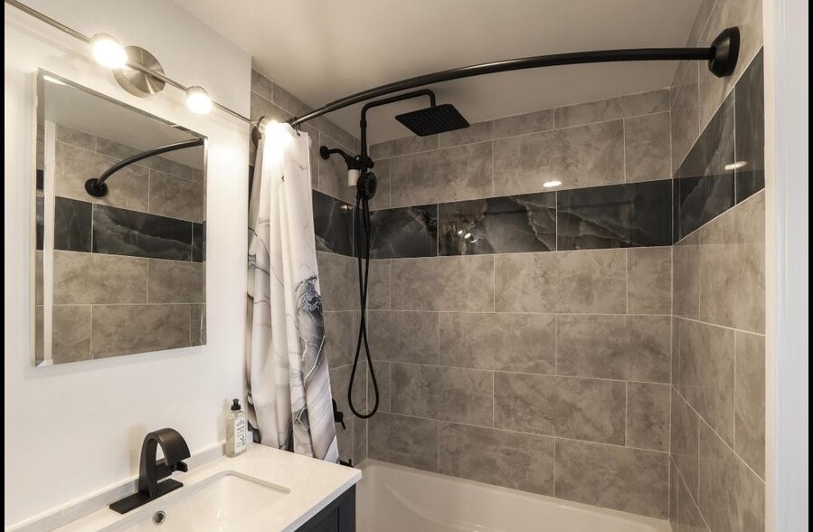 Brand New waterfall shower - 66800 San Rafael Rd