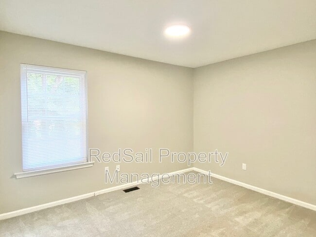 Building Photo - 709 Chatsworth Dr