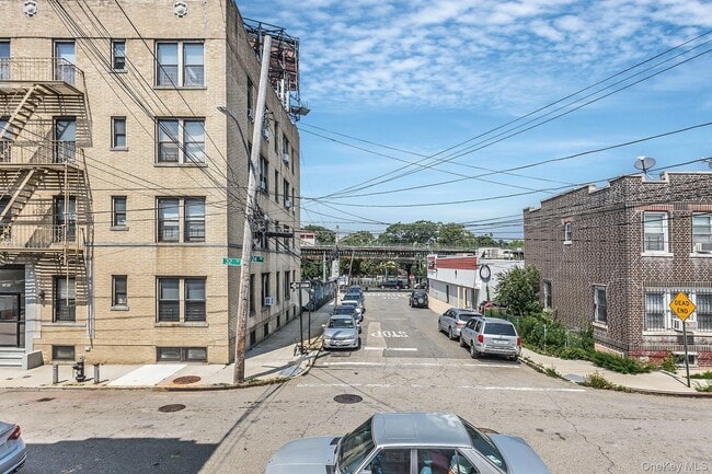 Building Photo - 24-53-53 32nd St
