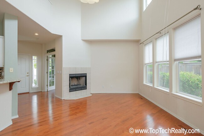 Building Photo - Lovely Traditional 2BD · 2.5BA + Office/De...