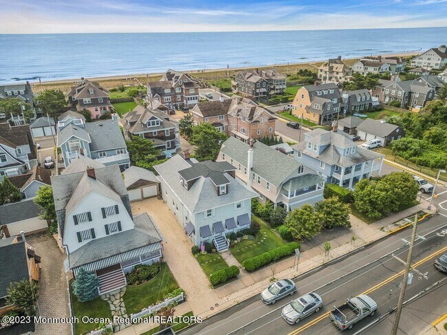 Building Photo - 683 Main Ave