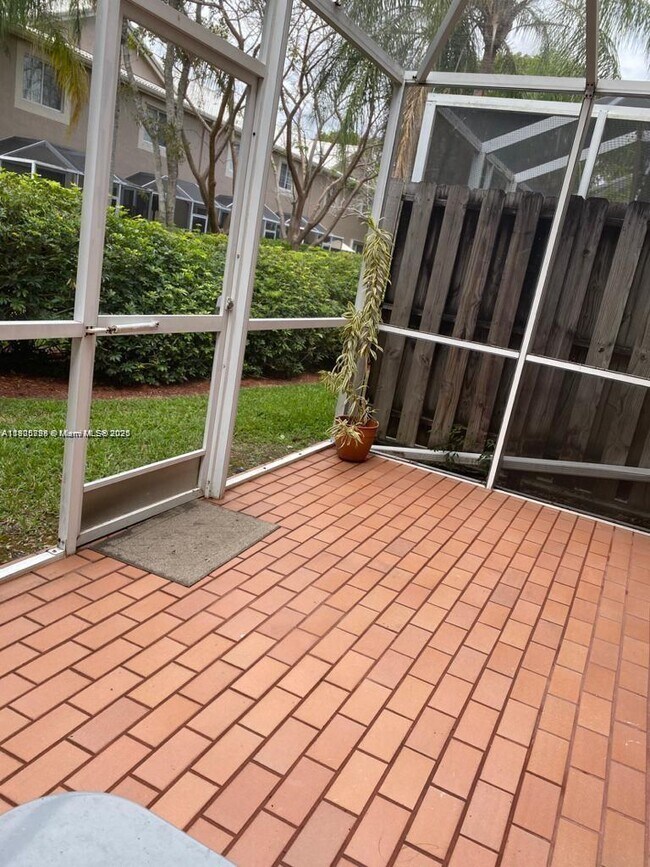 Building Photo - 2142 Madeira Dr