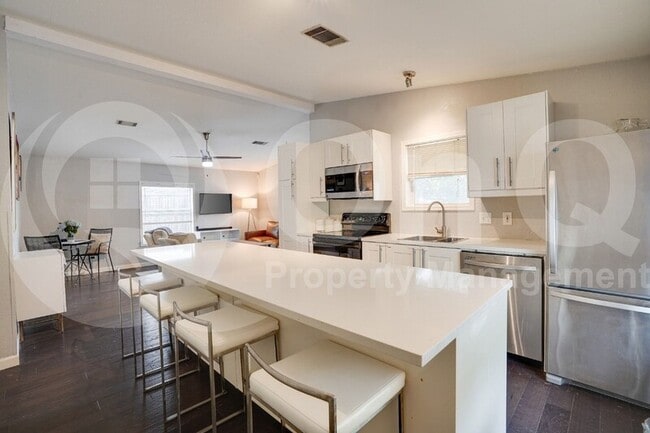 Building Photo - 5712 Hudson St