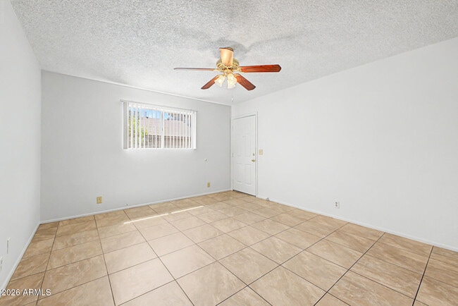 Building Photo - 2931 E Beck Ln