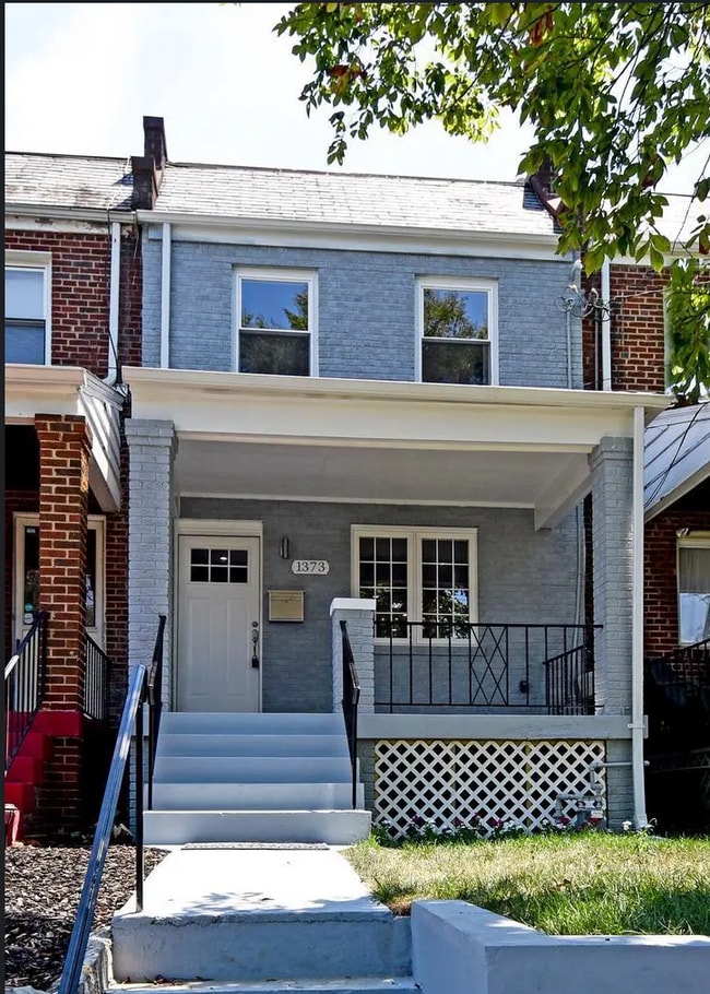 Building Photo - 1373 Downing St NE