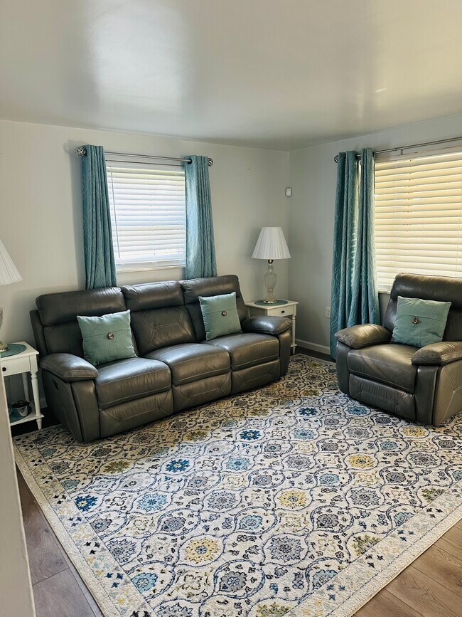 Building Photo - 1420 Collins Ave