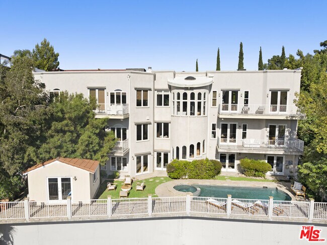 Building Photo - 1939 Stradella Rd