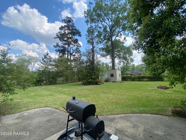 Building Photo - 9922 N Parkview Dr