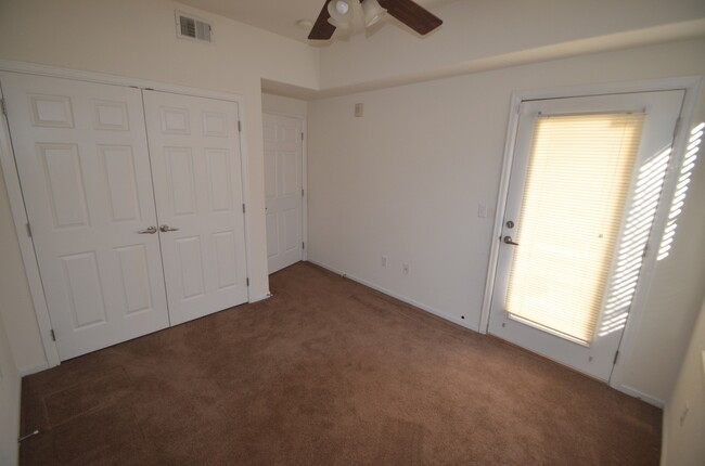 Building Photo - Spacious Pet Friendly 2bd/2ba Condo with G...