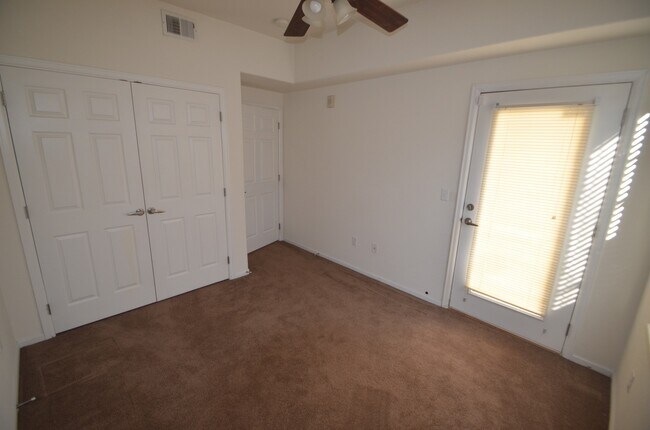 Building Photo - Spacious Pet Friendly 2bd/2ba Condo with Garage!