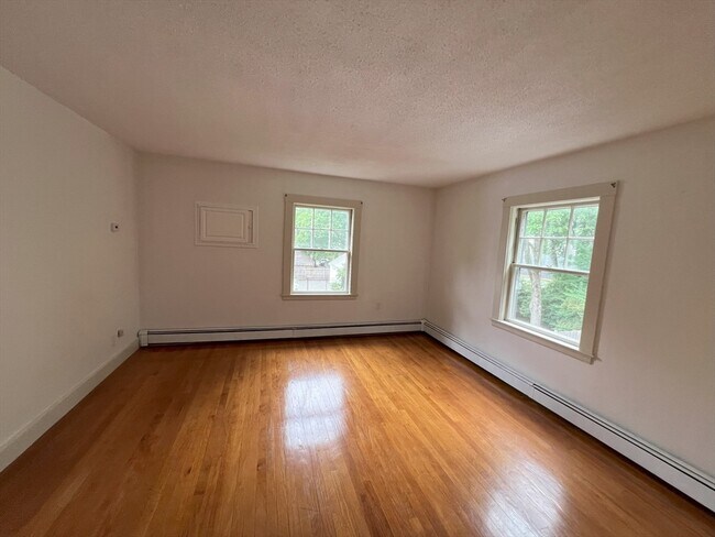 Building Photo - 17-19-19 Maple St