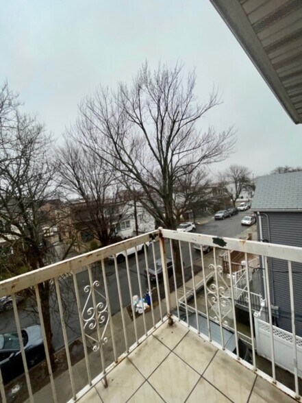 balcony - 7128 66th Rd