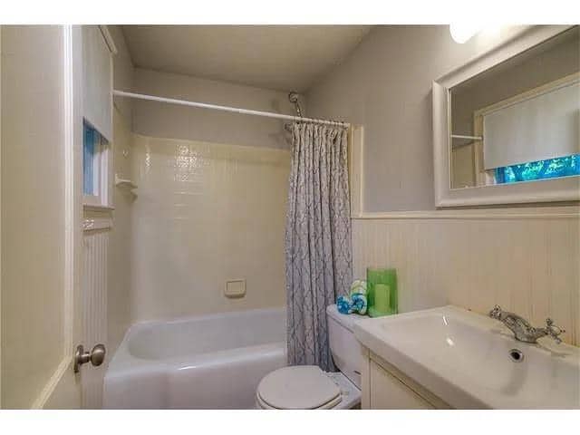 Building Photo - 602 Genard St