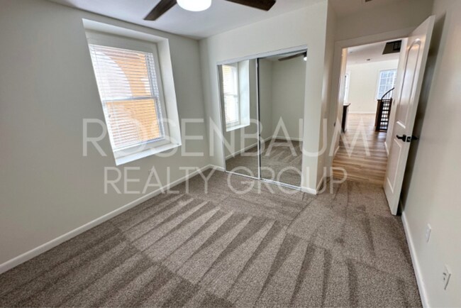 Building Photo - Stylish 3-story townhome in The Gardens Co...