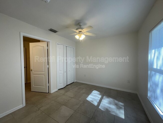 Building Photo - 1429 NE 5th Ave