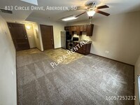 Building Photo - 214 S Kline St