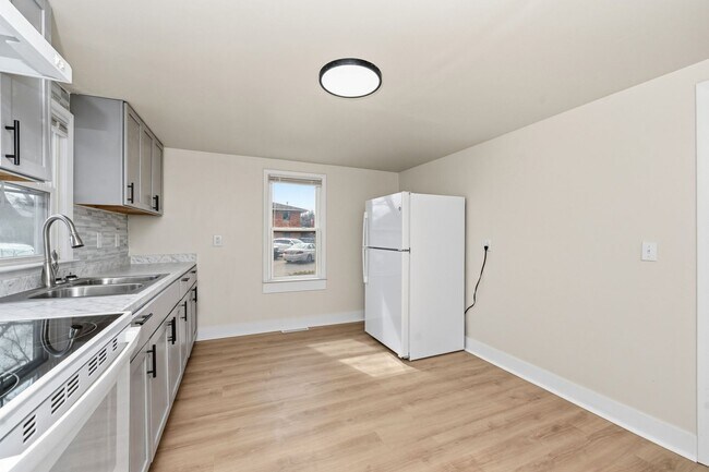 Building Photo - One Bedroom Home in Portage