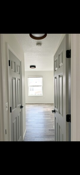 Building Photo - 503 NE San Rafael St