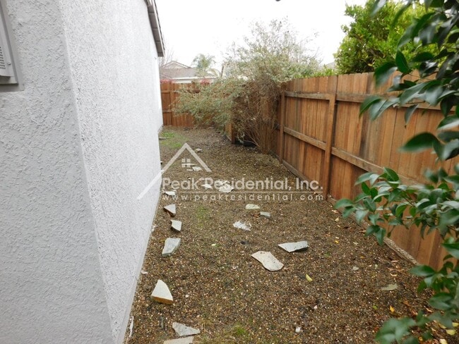 Building Photo - Wonderful 3bd/2ba Elk Grove Home with 2 Ca...