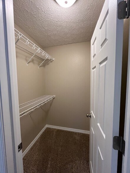 Building Photo - 1907 Holly Springs Ave