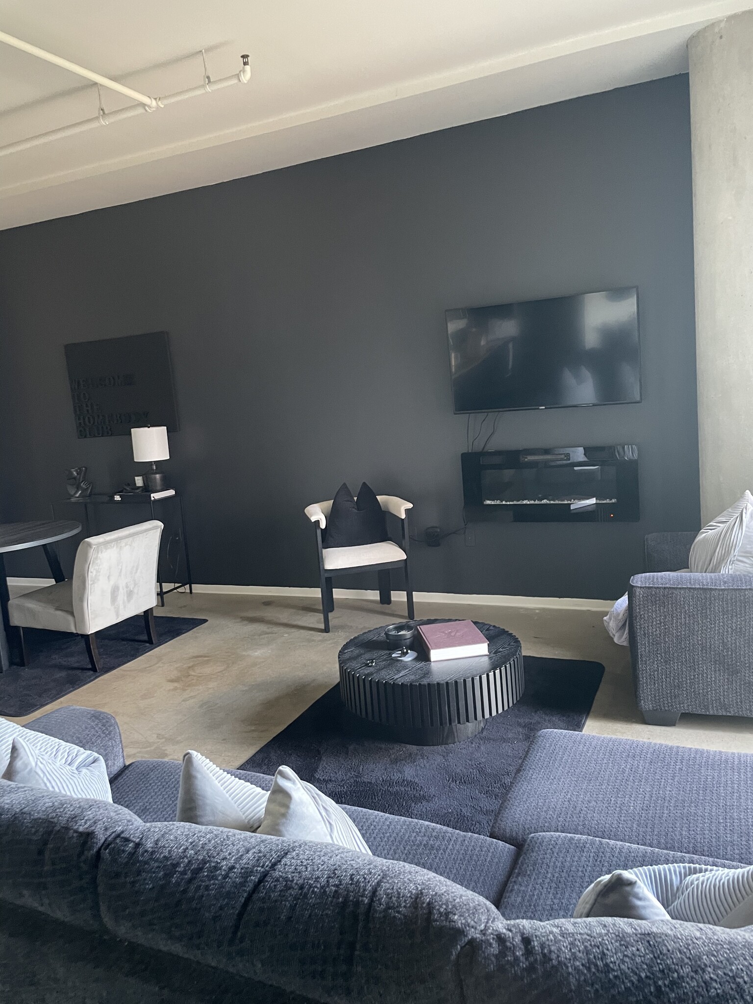 Livingroom - 2115 Yeaman Pl