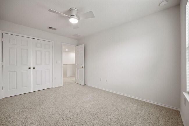 Building Photo - Beautiful 3BR Home with Open Floor Plan, Covered Patio & Private Fenced Yard in South Austin