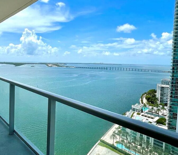 Building Photo - 1155 Brickell Bay Dr